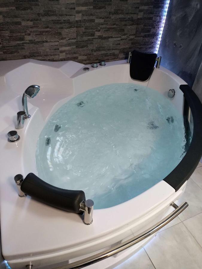 Honey Apartment Лендава Екстериор снимка