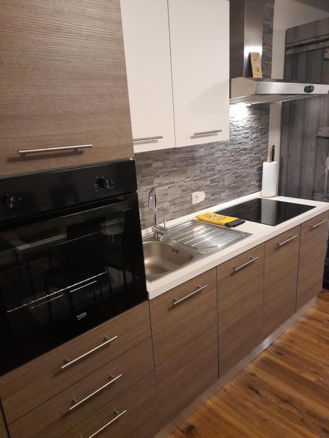 Honey Apartment Лендава Екстериор снимка