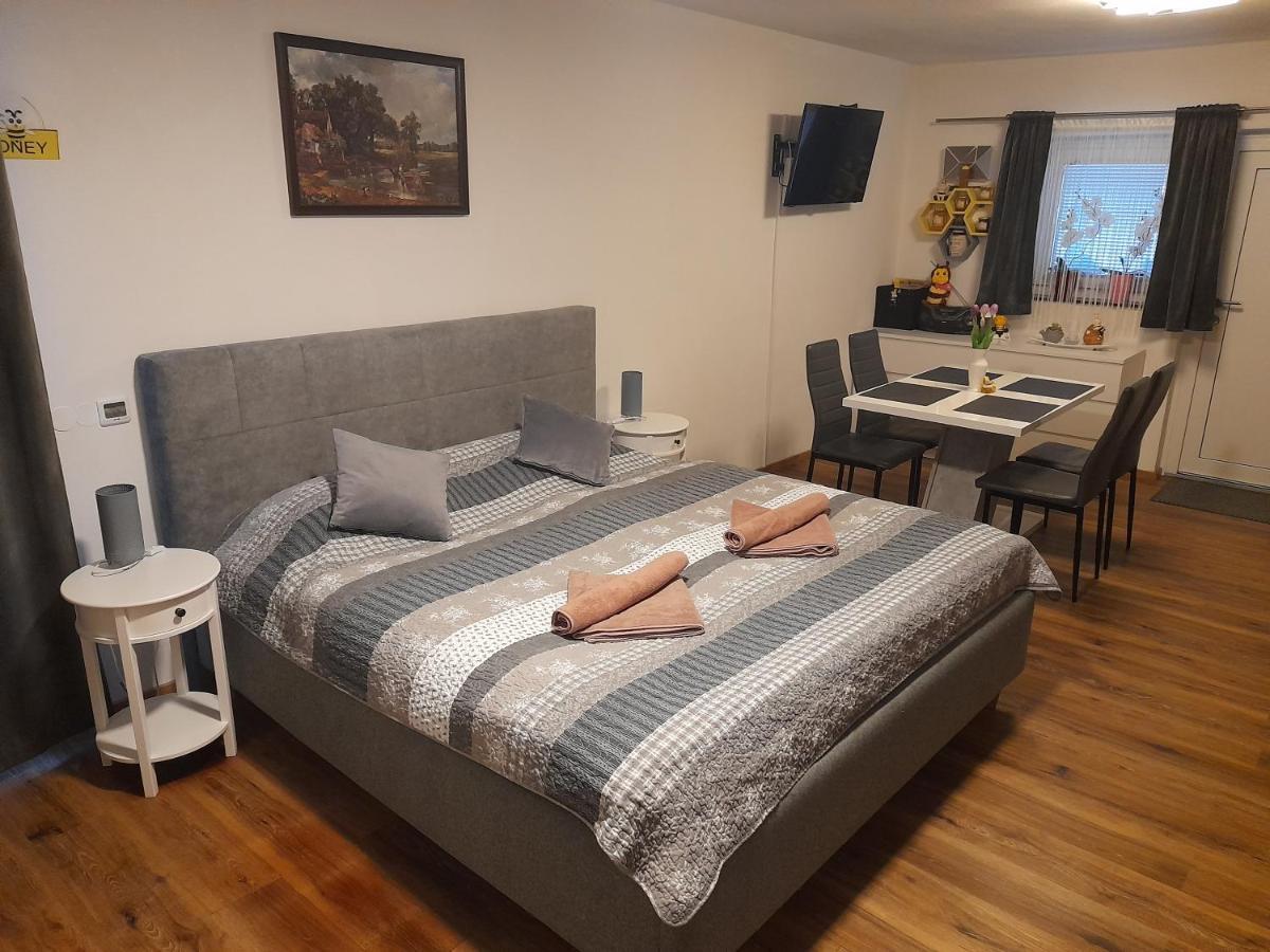 Honey Apartment Лендава Екстериор снимка