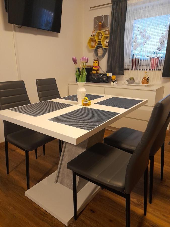 Honey Apartment Лендава Екстериор снимка