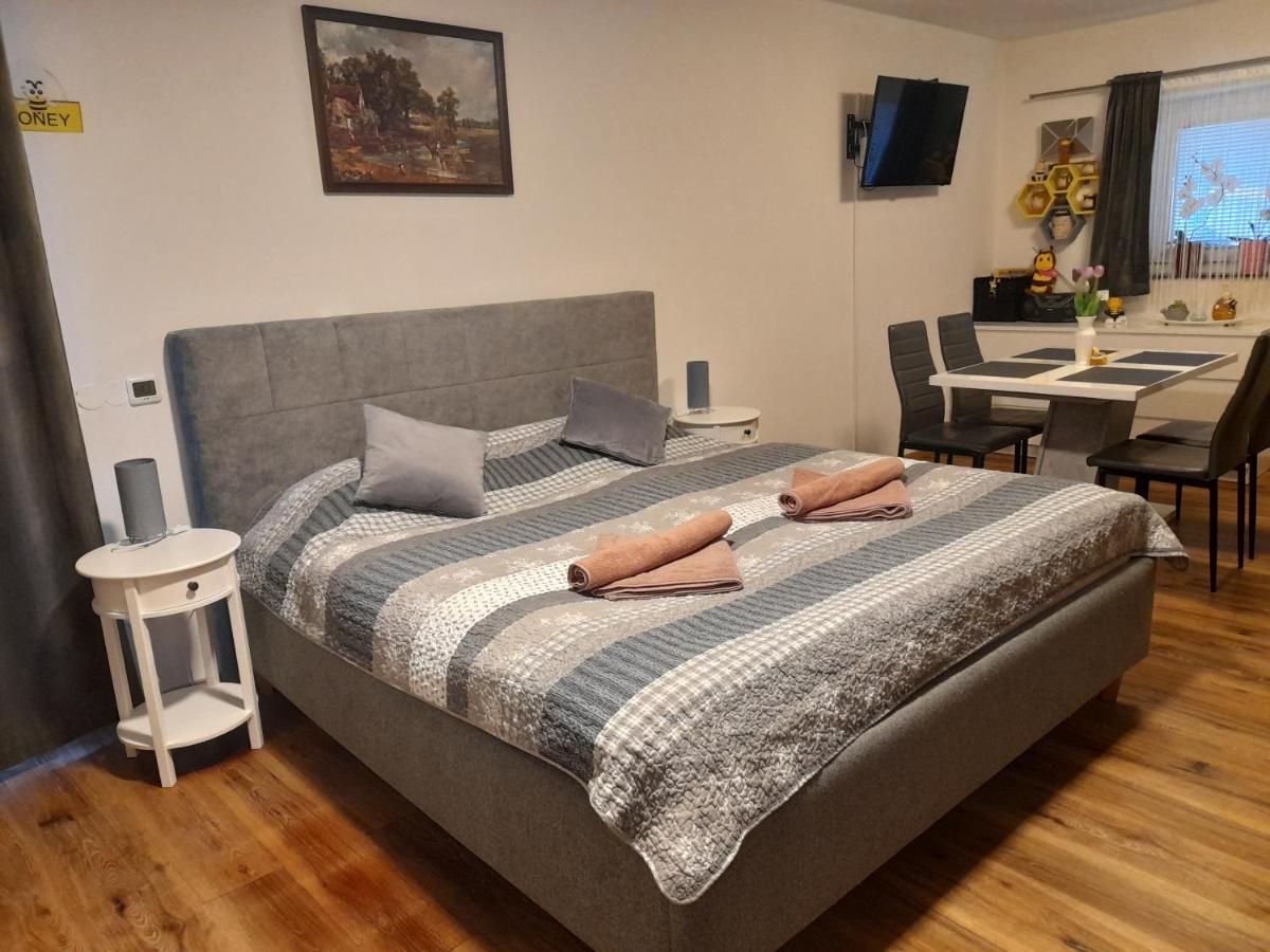 Honey Apartment Лендава Екстериор снимка