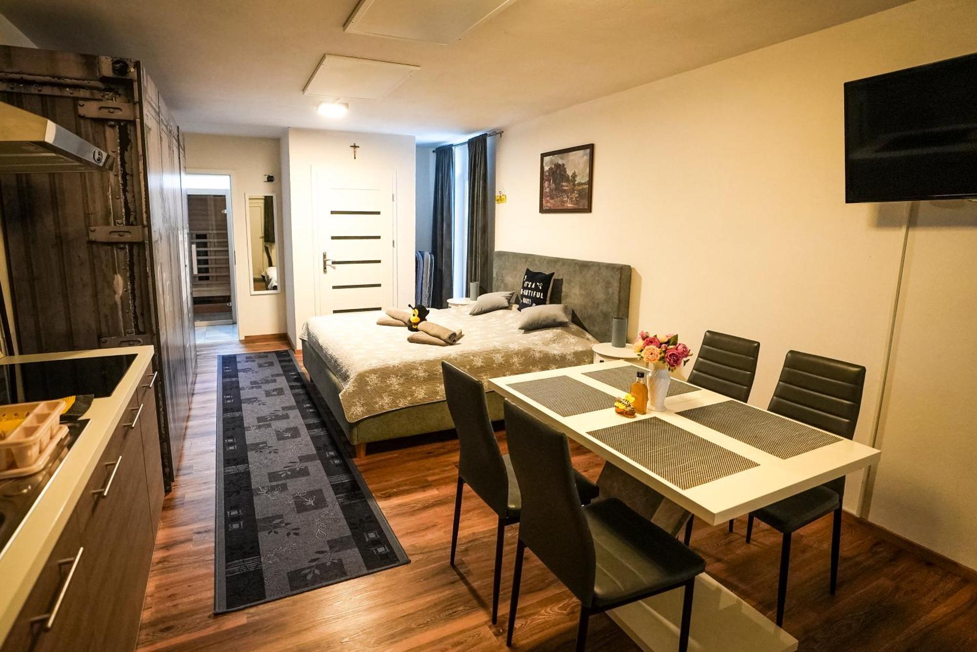 Honey Apartment Лендава Екстериор снимка