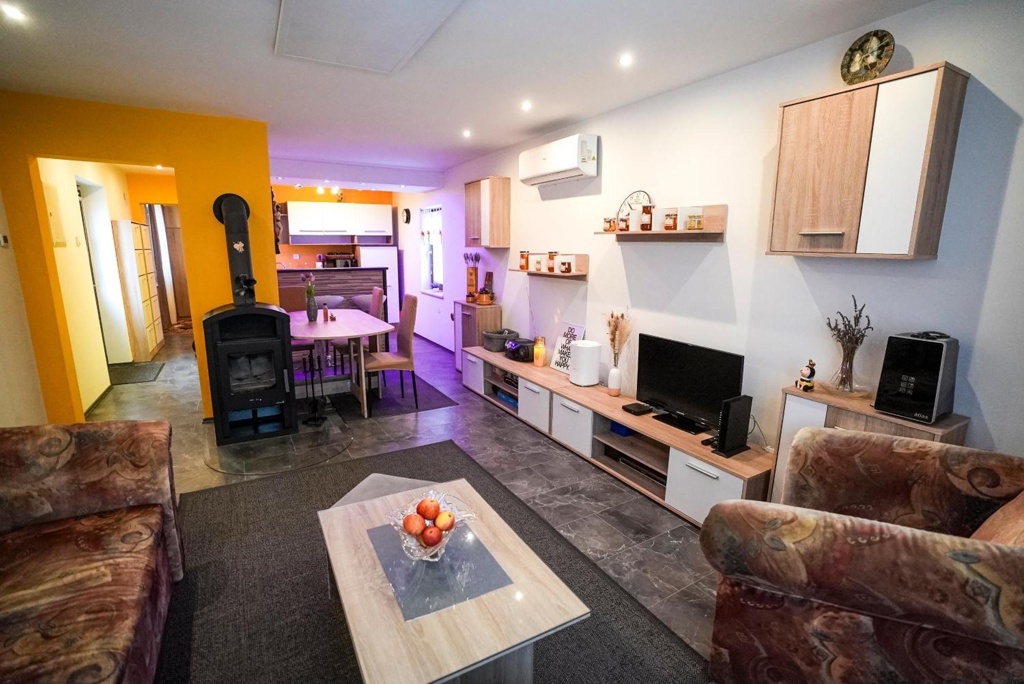 Honey Apartment Лендава Екстериор снимка
