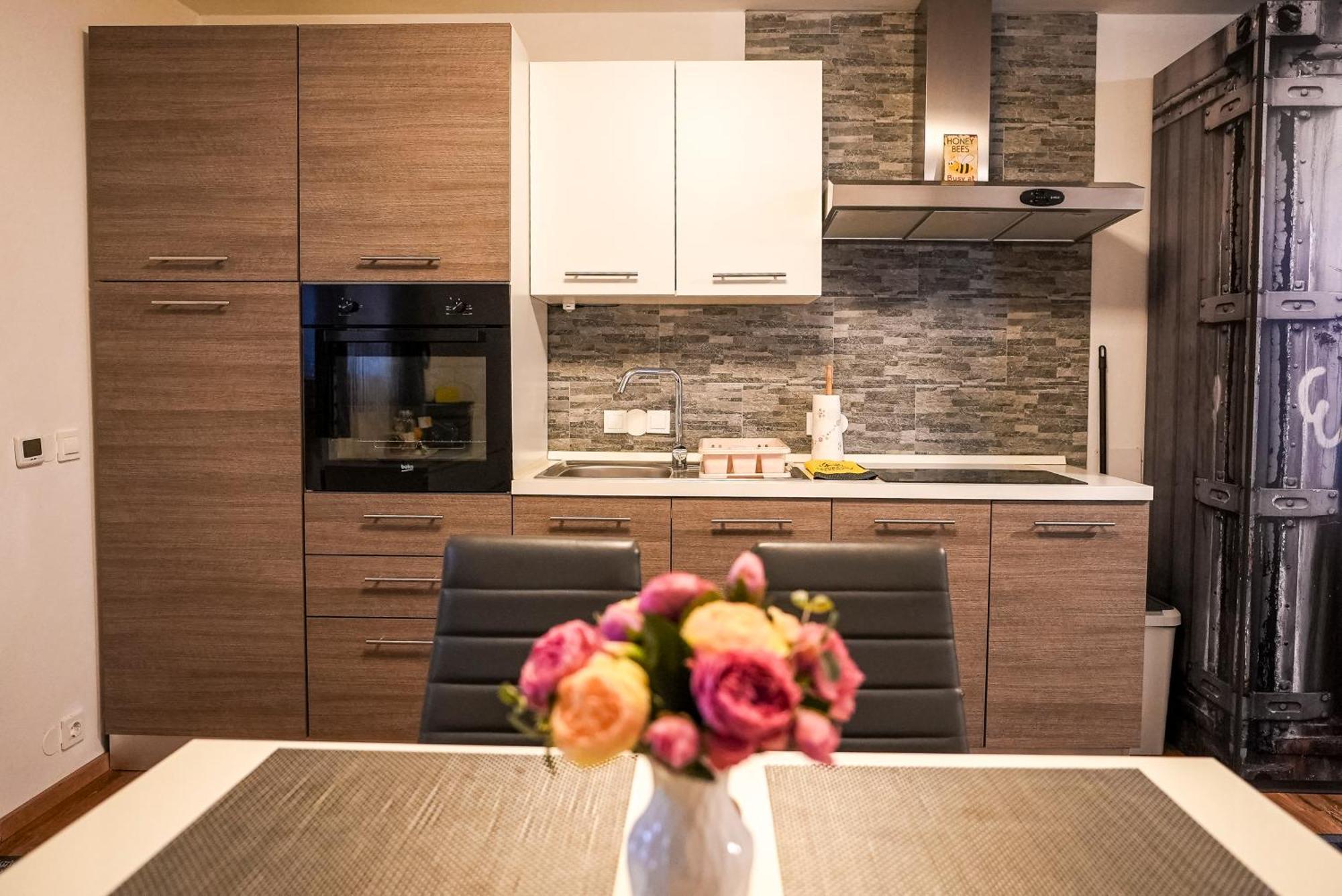 Honey Apartment Лендава Екстериор снимка